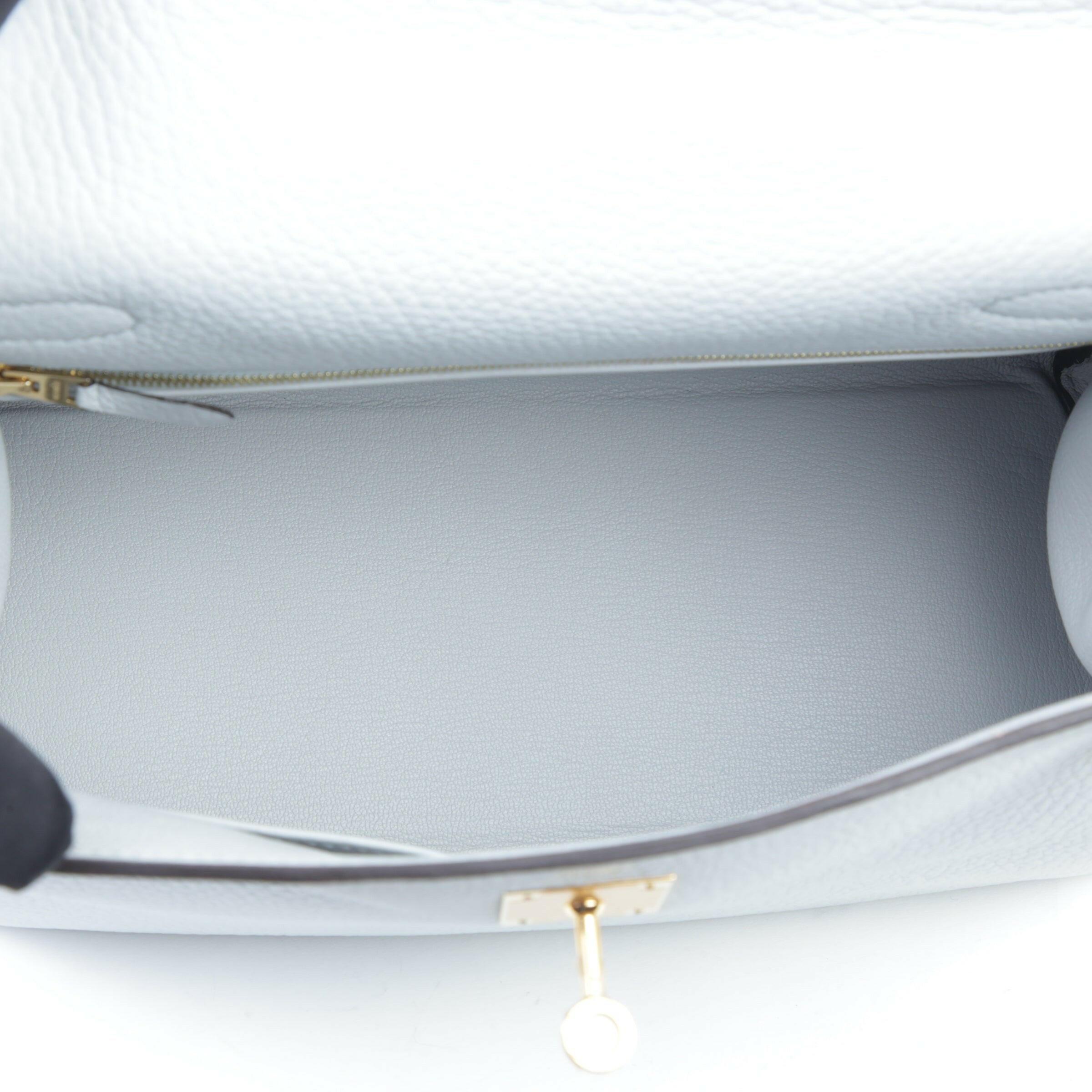 Hermès Kelly 28 Bleu Pale.