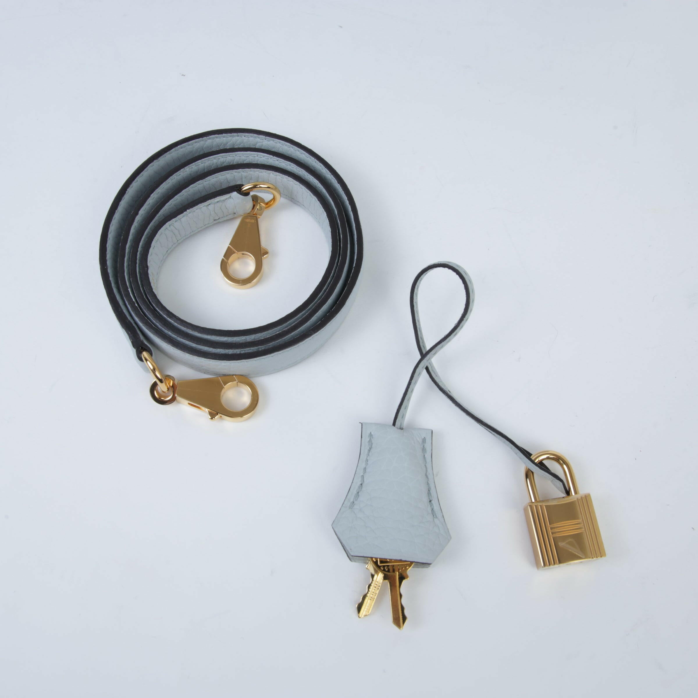 Hermès Kelly 28 Bleu Pale.